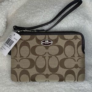 BRAND NEW, NWT Coach Corner zip fabric wristlet